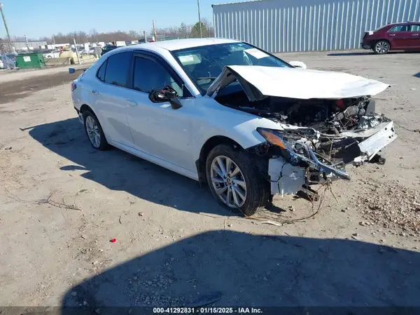 4T1C11AK6MU555397 2021 TOYOTA CAMRY - Image 1
