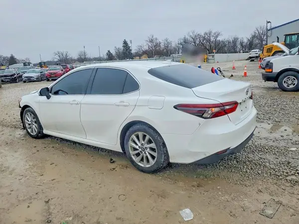 4T1C11AK6MU561572 2021 TOYOTA CAMRY - Image 2