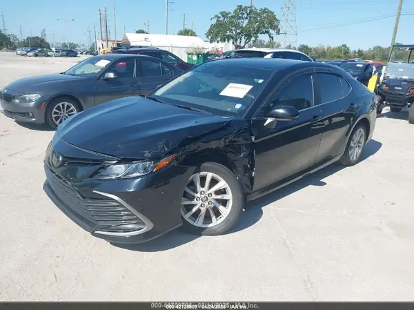 4T1C11AK6MU563015 2021 TOYOTA CAMRY - Image 2