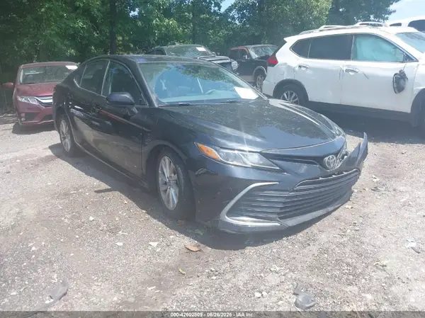 4T1C11AK6MU564133 2021 TOYOTA CAMRY - Image 1