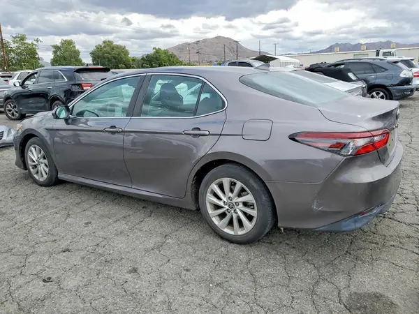 4T1C11AK6MU567646 2021 TOYOTA CAMRY - Image 2