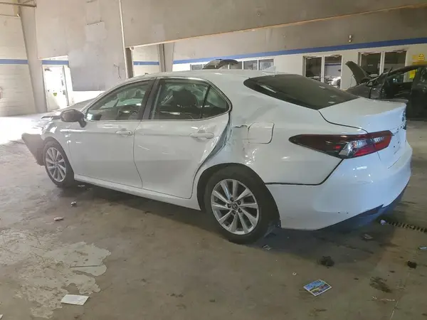 4T1C11AK6MU574368 2021 TOYOTA CAMRY - Image 2