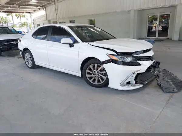 4T1C11AK6MU580090 2021 TOYOTA CAMRY - Image 1