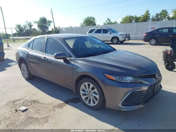 4T1C11AK6MU581014 2021 TOYOTA CAMRY - Image 1