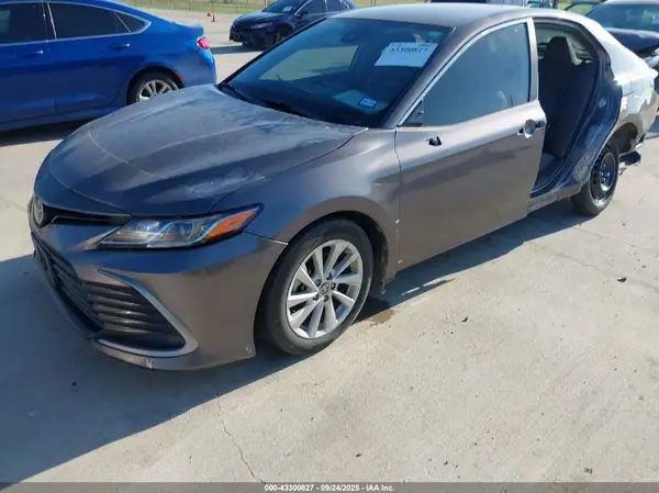 4T1C11AK6MU581014 2021 TOYOTA CAMRY - Image 2