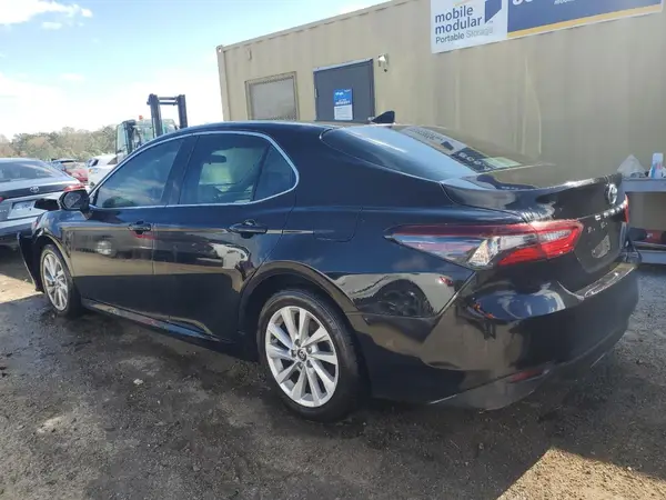 4T1C11AK6MU584334 2021 TOYOTA CAMRY - Image 2