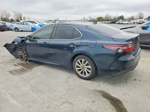4T1C11AK6MU585161 2021 TOYOTA CAMRY - Image 2