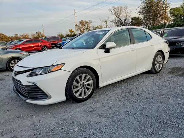 4T1C11AK6MU587699 2021 TOYOTA CAMRY - Image 1