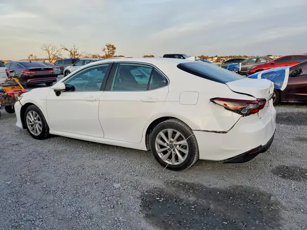 4T1C11AK6MU587699 2021 TOYOTA CAMRY - Image 2