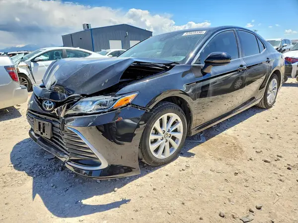 4T1C11AK6MU592773 2021 TOYOTA CAMRY - Image 1
