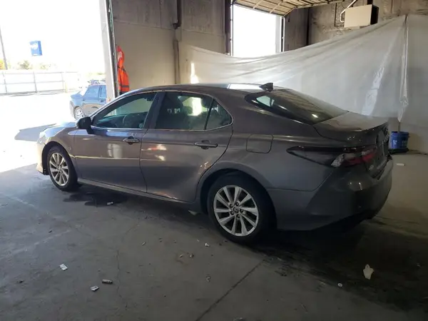4T1C11AK6MU593048 2021 TOYOTA CAMRY - Image 2