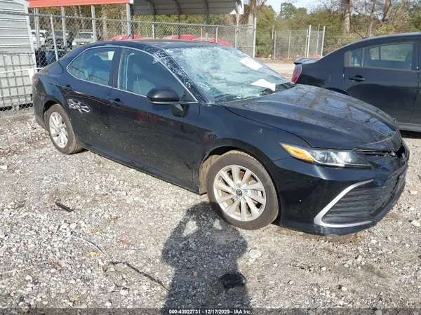 4T1C11AK6MU593695 2021 TOYOTA CAMRY - Image 1
