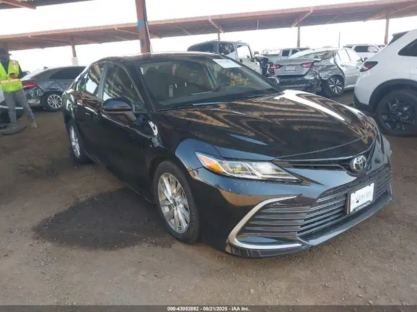 4T1C11AK6MU593812 2021 TOYOTA CAMRY - Image 1