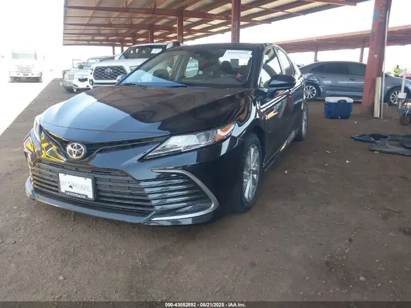 4T1C11AK6MU593812 2021 TOYOTA CAMRY - Image 2
