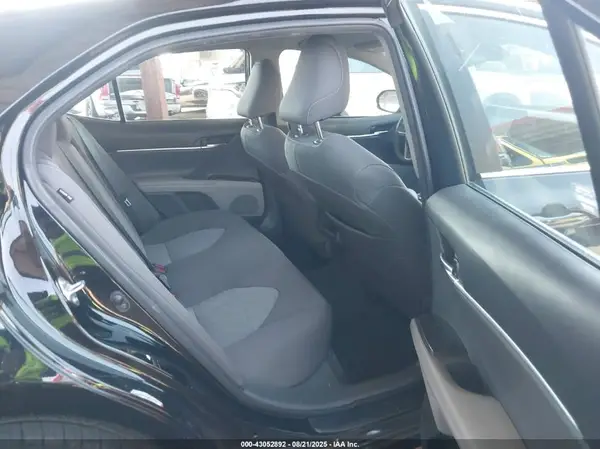 4T1C11AK6MU593812 2021 TOYOTA CAMRY - Image 8