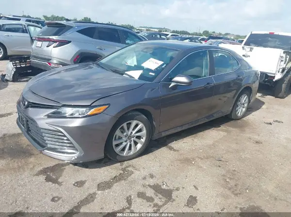 4T1C11AK6MU594216 2021 TOYOTA CAMRY - Image 2