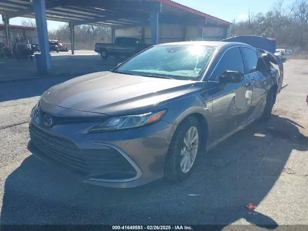 4T1C11AK6MU600323 2021 TOYOTA CAMRY - Image 2