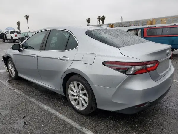4T1C11AK6MU605702 2021 TOYOTA CAMRY - Image 2