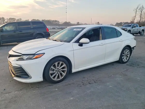 4T1C11AK6MU614870 2021 TOYOTA CAMRY - Image 1