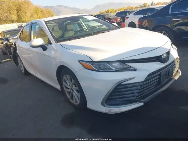4T1C11AK6MU615467 2021 TOYOTA CAMRY - Image 1