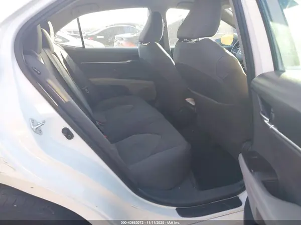 4T1C11AK6MU615467 2021 TOYOTA CAMRY - Image 8