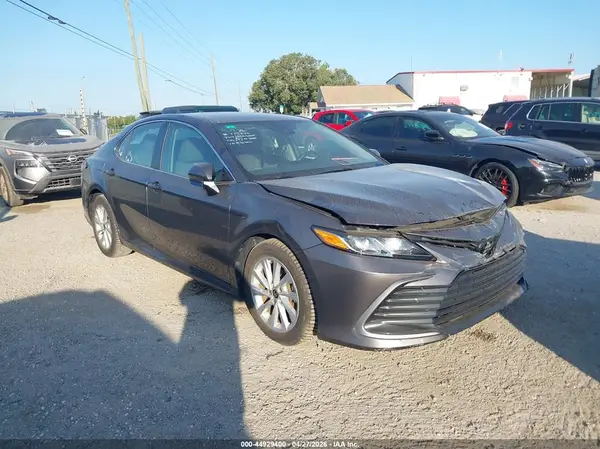 4T1C11AK6MU616411 2021 TOYOTA CAMRY - Image 1