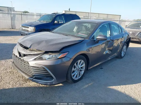 4T1C11AK6MU616411 2021 TOYOTA CAMRY - Image 2