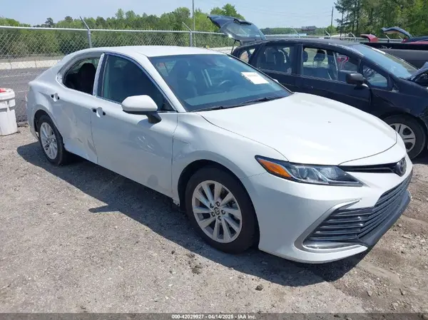 4T1C11AK6NU012469 2022 TOYOTA CAMRY - Image 1