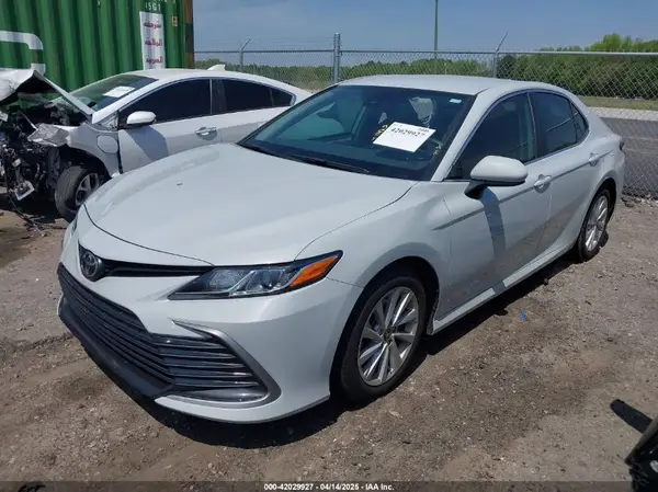 4T1C11AK6NU012469 2022 TOYOTA CAMRY - Image 2