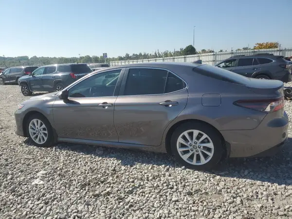 4T1C11AK6NU027327 2022 TOYOTA CAMRY - Image 2