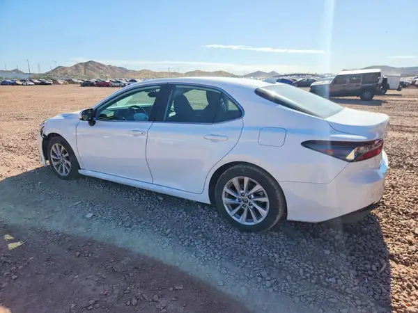 4T1C11AK6NU031247 2022 TOYOTA CAMRY - Image 2