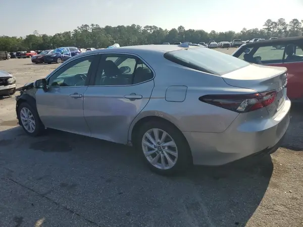 4T1C11AK6NU033015 2022 TOYOTA CAMRY - Image 2