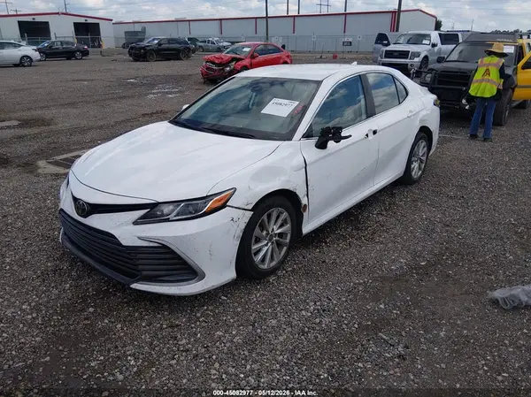 4T1C11AK6NU036738 2022 TOYOTA CAMRY - Image 2