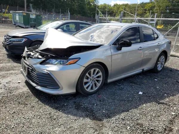 4T1C11AK6NU043043 2022 TOYOTA CAMRY - Image 1