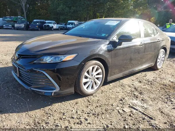 4T1C11AK6NU047710 2022 TOYOTA CAMRY - Image 2