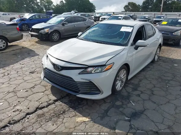4T1C11AK6NU049330 2022 TOYOTA CAMRY - Image 2