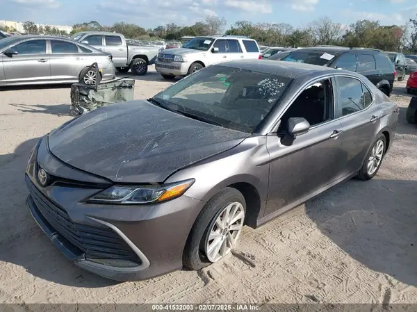 4T1C11AK6NU056729 2022 TOYOTA CAMRY - Image 2