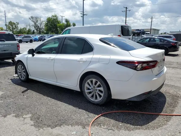 4T1C11AK6NU067262 2022 TOYOTA CAMRY - Image 2