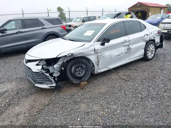 4T1C11AK6NU073482 2022 TOYOTA CAMRY - Image 2