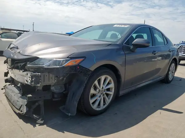 4T1C11AK6NU498765 2022 TOYOTA CAMRY - Image 1