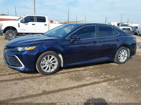 4T1C11AK6NU617463 2022 TOYOTA CAMRY - Image 2