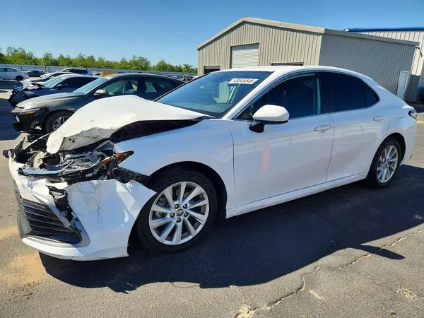 4T1C11AK6NU617673 2022 TOYOTA CAMRY - Image 1