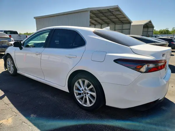 4T1C11AK6NU617673 2022 TOYOTA CAMRY - Image 2