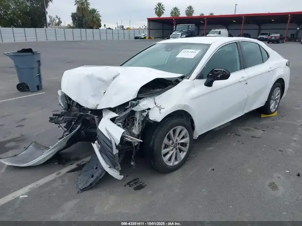 4T1C11AK6NU620895 2022 TOYOTA CAMRY - Image 2