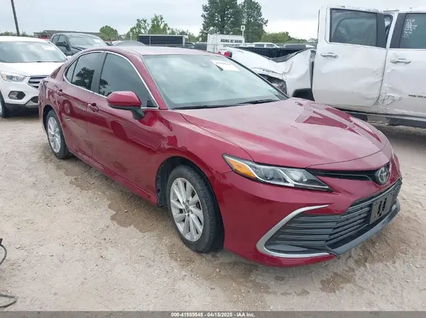 4T1C11AK6NU624168 2022 TOYOTA CAMRY - Image 1