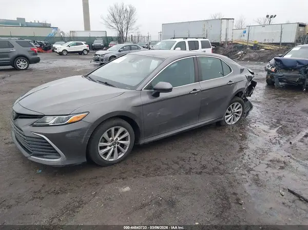 4T1C11AK6NU626700 2022 TOYOTA CAMRY - Image 2