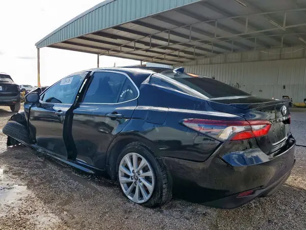 4T1C11AK6NU627300 2022 TOYOTA CAMRY - Image 2