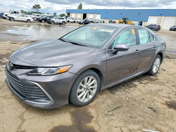 4T1C11AK6NU633517 2022 TOYOTA CAMRY - Image 1