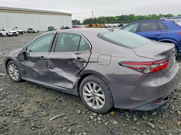 4T1C11AK6NU633808 2022 TOYOTA CAMRY - Image 2