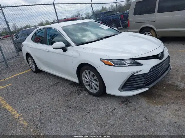 4T1C11AK6NU638989 2022 TOYOTA CAMRY - Image 1